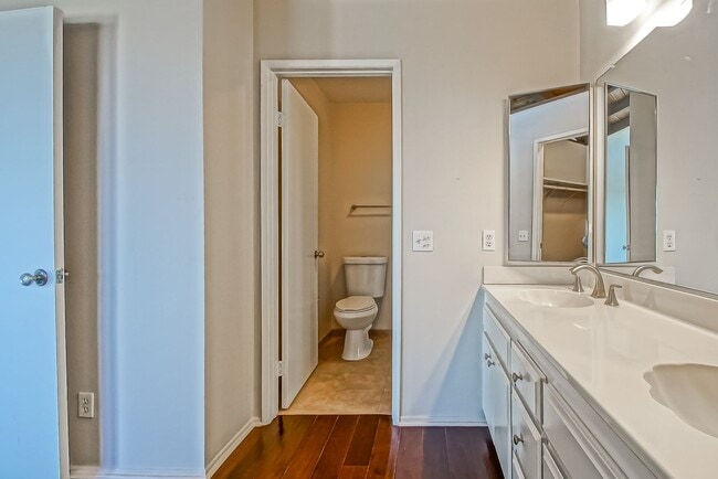 Building Photo - REMODELED, SPACIOUS & BRIGHT OCEAN-FACING CONDO IN BEAUTIFUL COMPLEX PERCHED ABOVE HOLLYWOOD RIVI...