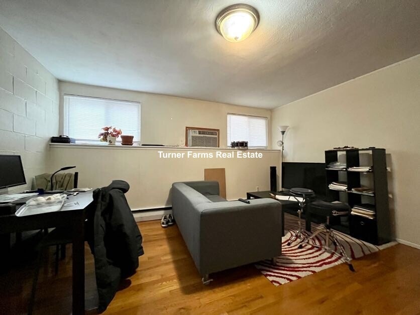 Building Photo - 108 Perkins St