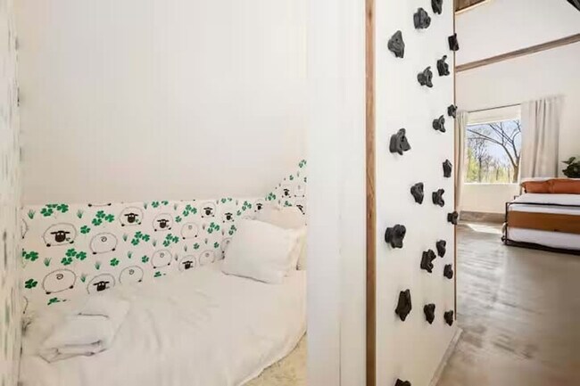 Building Photo - 8442 E McNelly Rd