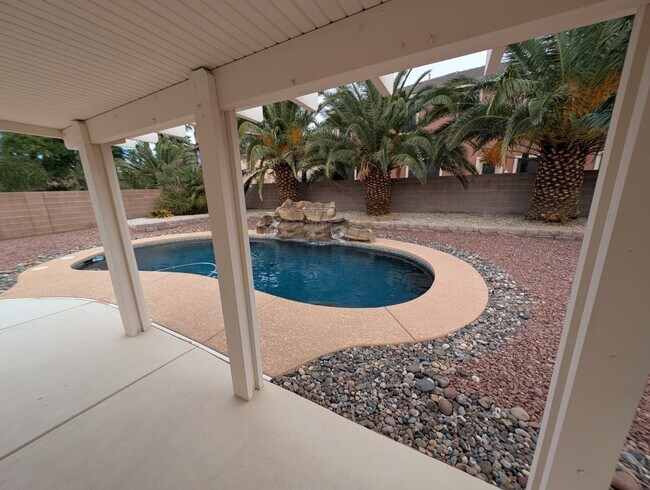 Building Photo - 8040 Villa Rosarito St