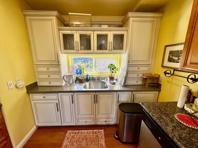 Building Photo - 14009 Bitney Springs Rd