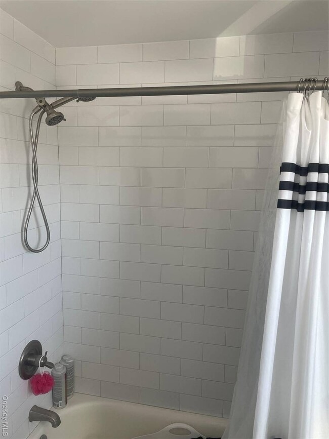 Building Photo - 7 Anawanda Rd