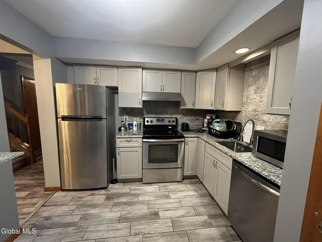 Building Photo - 3 Chrisken Dr