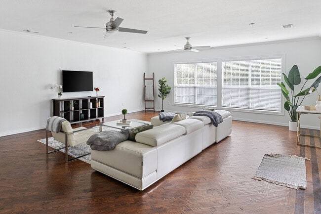 Building Photo - 810 Turner Ave