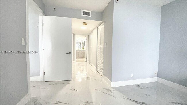 Building Photo - 1717 N Bayshore Dr