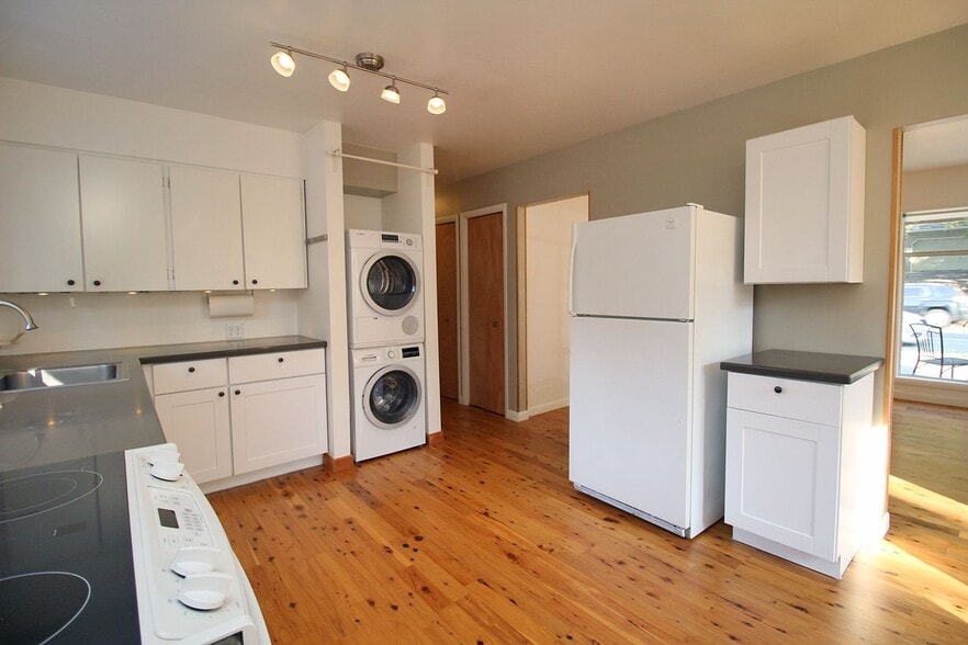 Building Photo - 2923 NE 92nd Ave