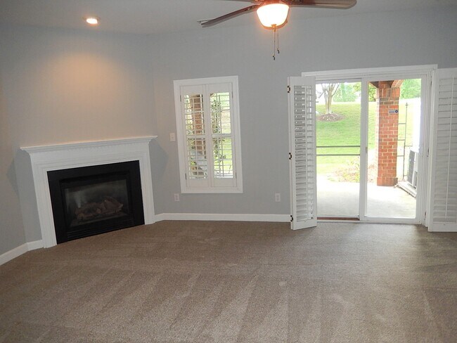 Building Photo - 2927 Imperial Oaks Dr