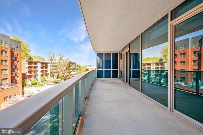 Building Photo - 1881 N Nash St