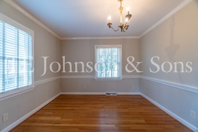 Building Photo - Spacious 5 Bedroom Home in the Heart of Sherwood Forest