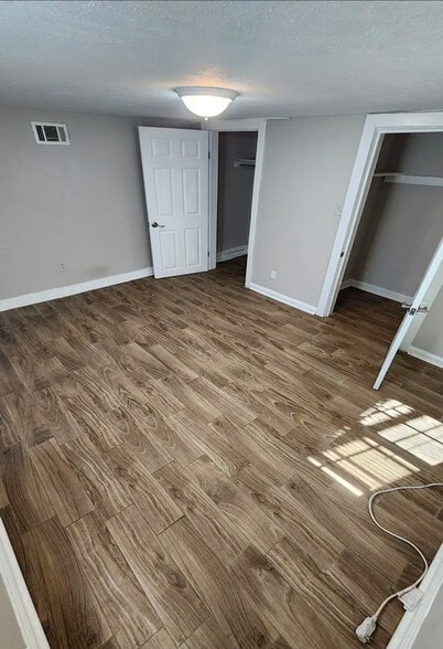 Building Photo - Room in Duplex on M.L.K. Jr Dr SW