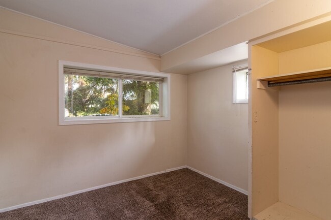 Building Photo - Charming 3 Bedroom 2 Bath House Near EWU!!