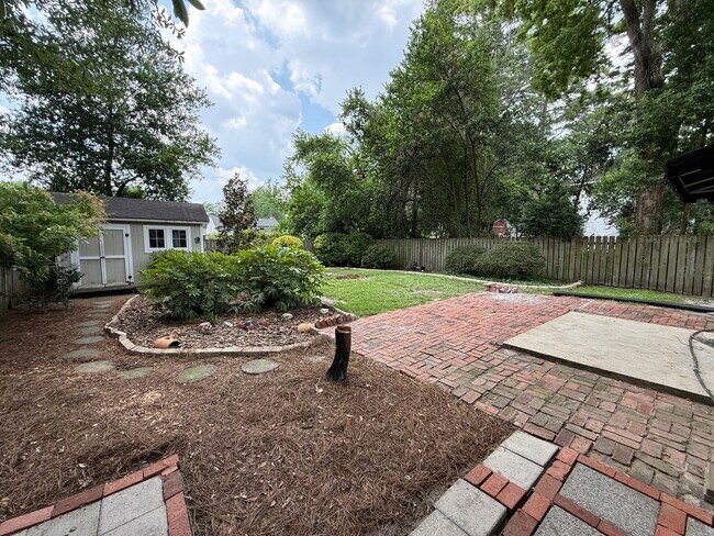 Building Photo - Gorgeous 4 Bed, 3 Bath Haymount Home