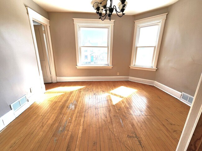 Building Photo - ENTEGJ - 3027-3029 N Holton Ave