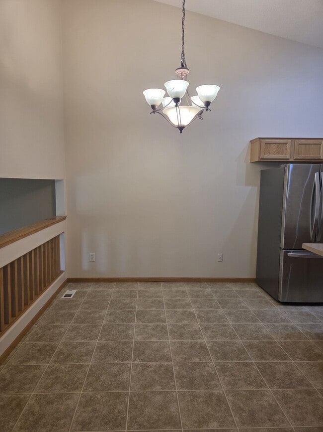 Building Photo - 6846 Gingham Ct