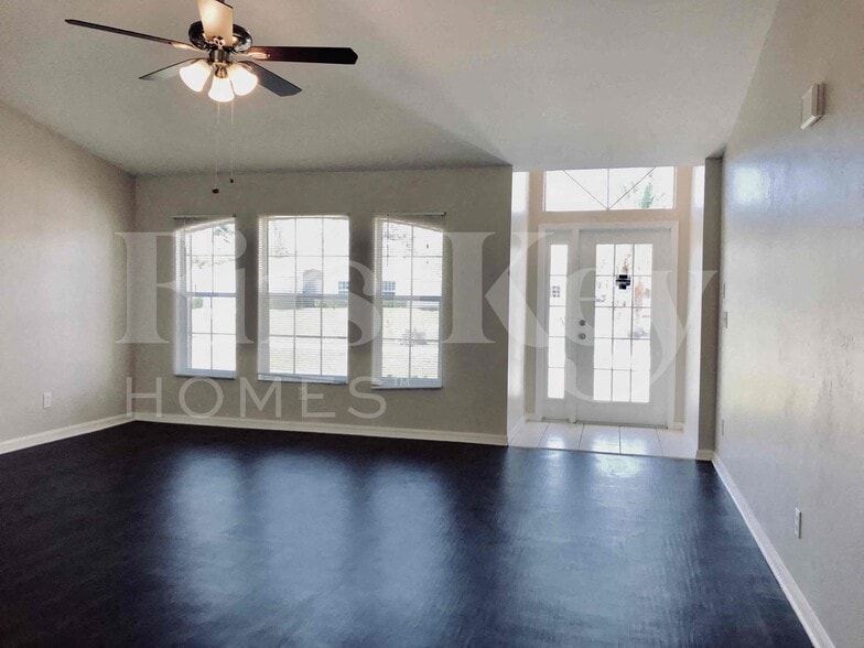 Building Photo - 1016 SW 37th Terrace