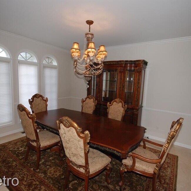 Building Photo - 5121 Parkgate Dr