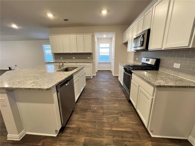 Building Photo - 20000 Price Daniel Dr