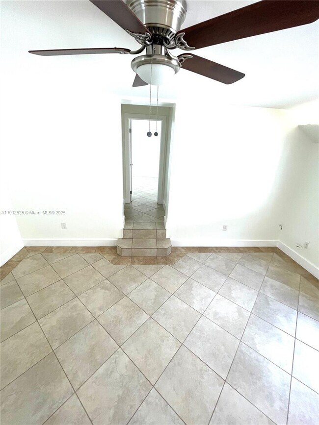 Building Photo - 125 Edgewater Dr