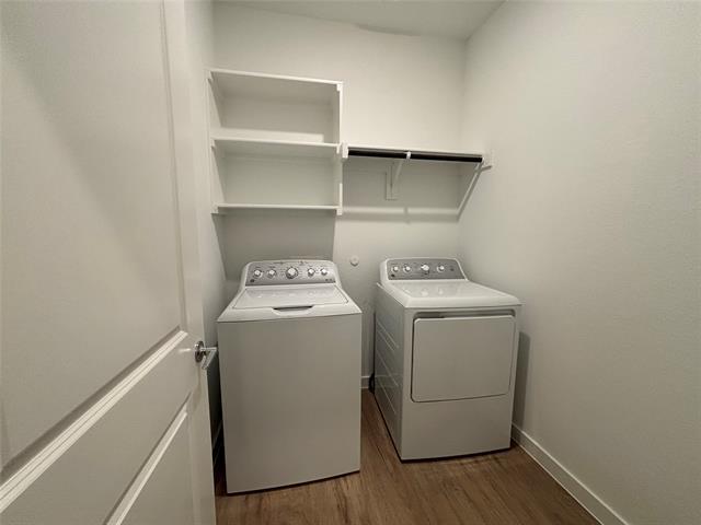 Building Photo - 708 Enys Wy