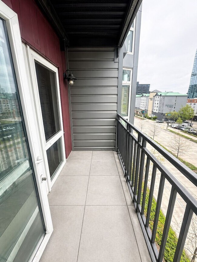 Building Photo - 1bd/1.5ba Seattle Condo