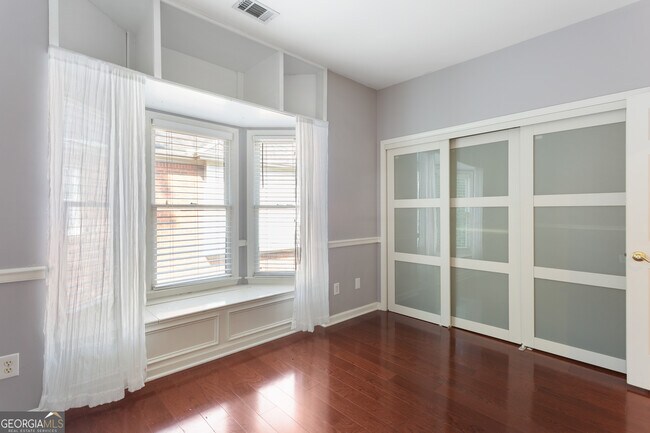 Building Photo - 2456 Tyne Terrace SE