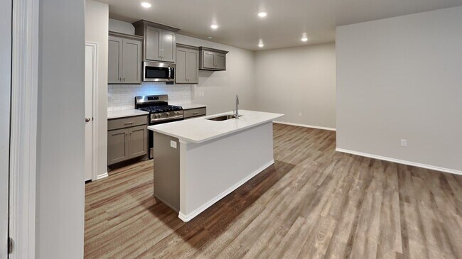 Building Photo - Luxury 3 Bedroom 2 Bathroom Townhome with 2 Car Garage in Piedmont Schools- Neighborhood Park/Bas...