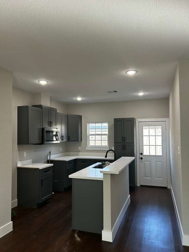 Building Photo - 704 Avenue I