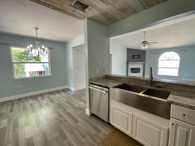 Building Photo - 5610 29th St Cir E