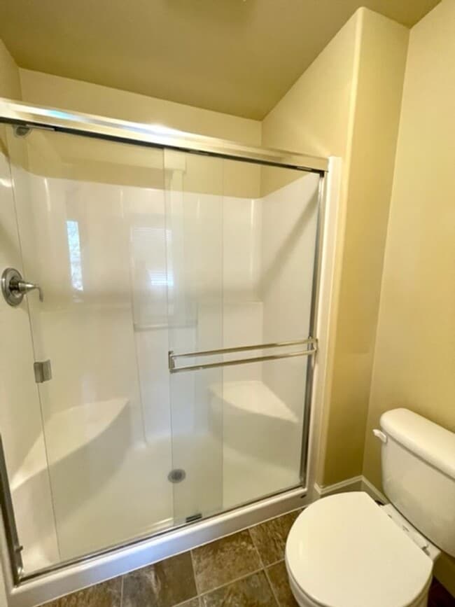 Building Photo - Gorgeous single level home in NE Bend!