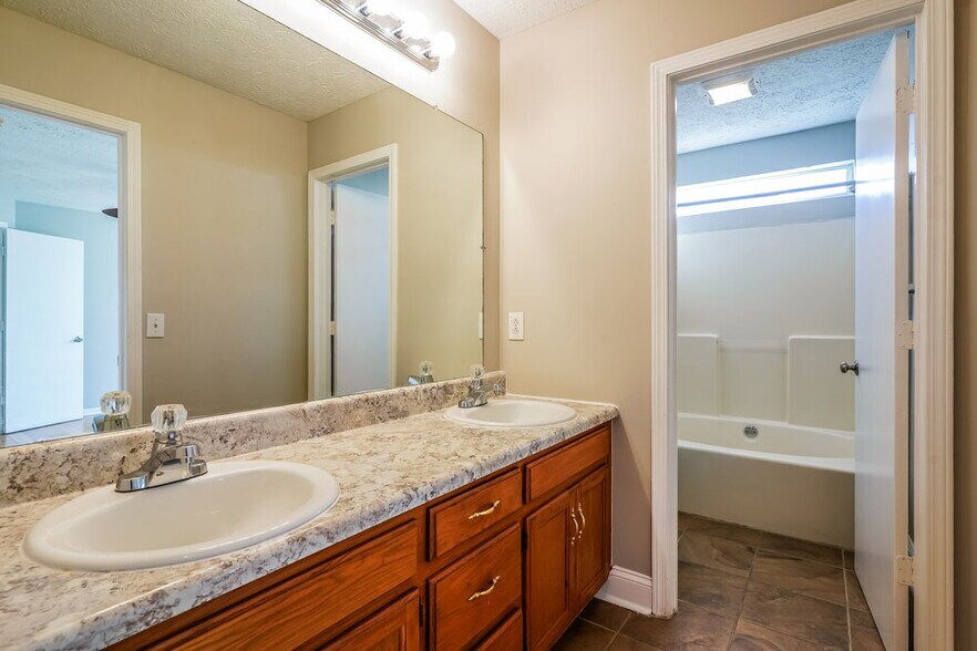 Building Photo - 2147 Rocky Fork Rd