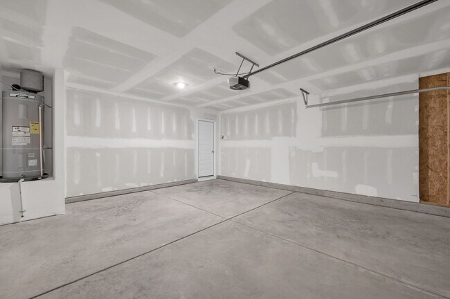 Building Photo - ***MOVE-IN SPECIAL*** $500 OFF OF YOUR FIR...