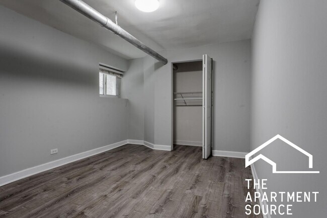 Building Photo - 5051 N Damen Ave