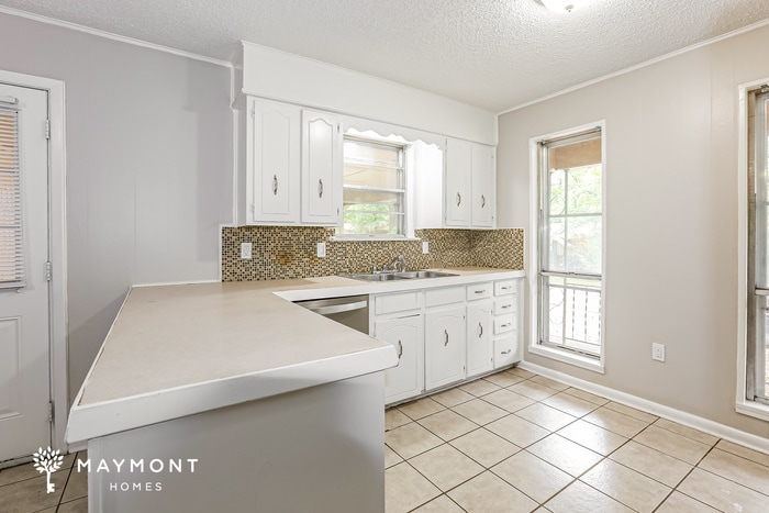 Building Photo - 8707 Oakhaven Dr