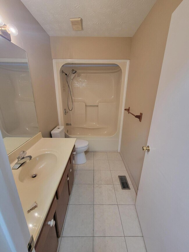 Building Photo - 500 Orchard Dr