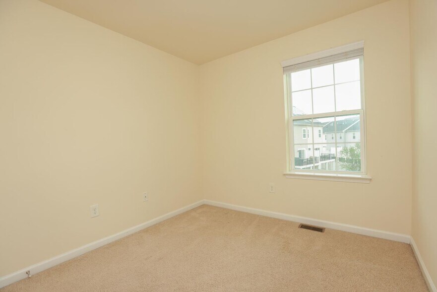 Building Photo - 7954 Blue Stream Dr