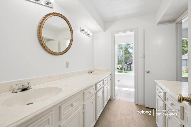 Building Photo - 5914 Havenwoods Dr