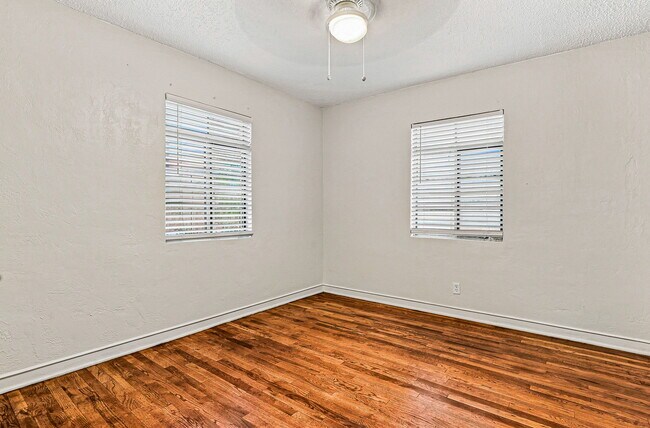 Building Photo - 7713 Veracruz Ave