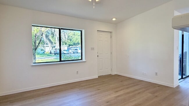 Building Photo - 810-814 Seminole Ave