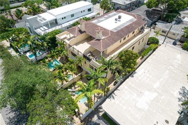 Building Photo - 1206 NE 1st St