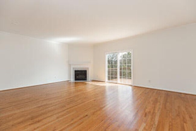 Building Photo - Spacious, Large, Luxury 3 Bedroom Townhouse in Hockessin, Delaware