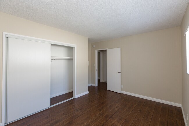 Building Photo - 16221 Vanowen St