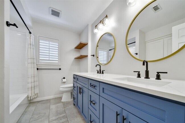 Building Photo - 5027 Twin Candle Dr
