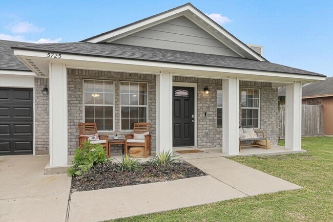 Building Photo - 5725 Ventura Ln