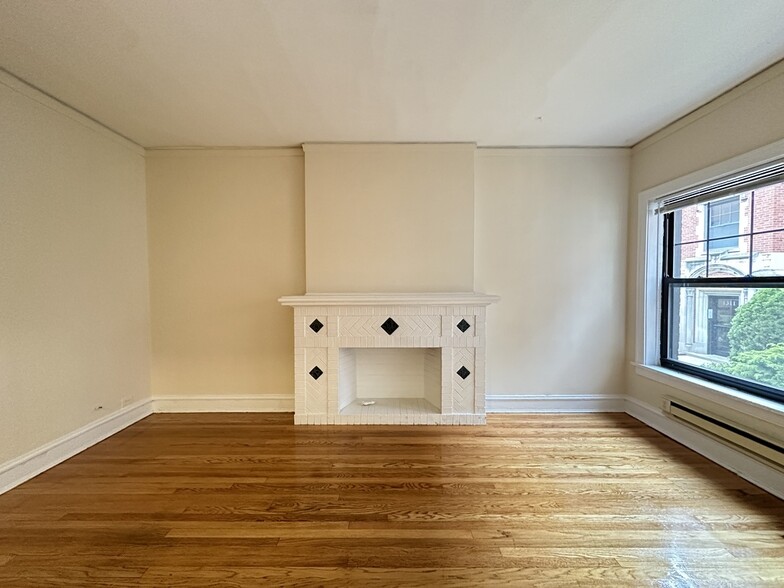 Building Photo - 1310 Oak Ave