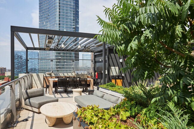 Building Photo - 1006 S Michigan Ave