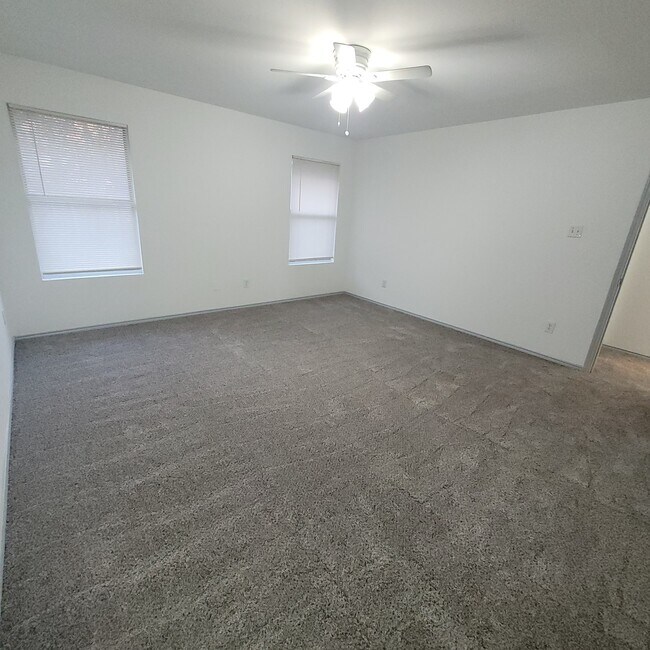 Building Photo - 200 Alpine Dr