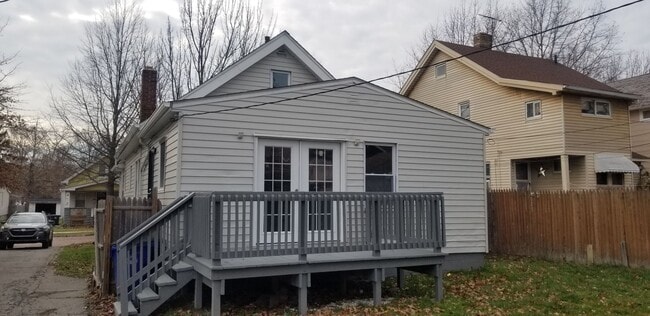 Building Photo - Jefferson Area - 3 Bedroom Single Family Home (between Lorain and Triskett)