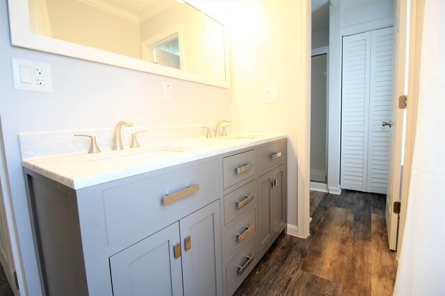 Building Photo - Renovated Single Family Home in the Heart ...