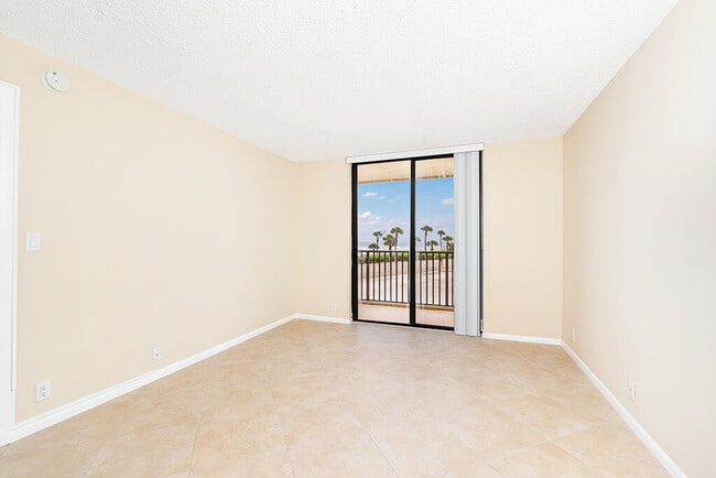 Building Photo - 400 Ocean Trail Way