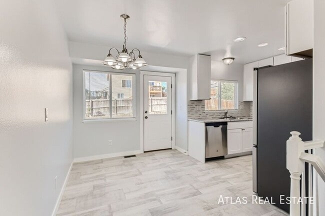 Building Photo - 945 Lords Hill Dr